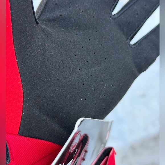 Gloves - Picture 9 of 10